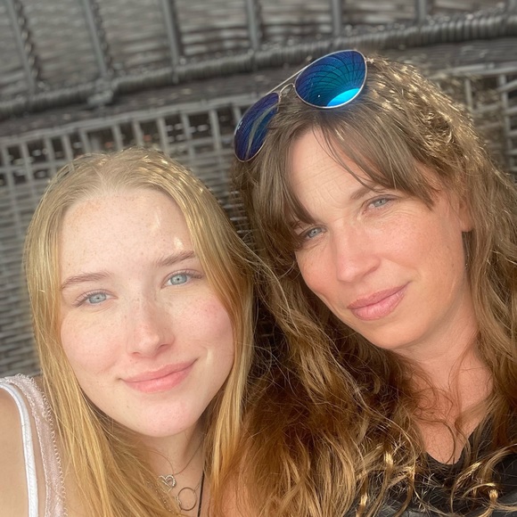 Meet your Posher, Lacey - Picture 3 of 4